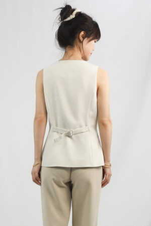 ivory sleeveless button up top