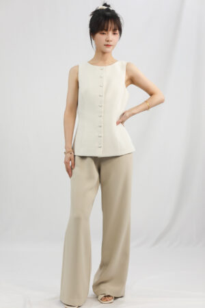 ivory sleeveless button up top