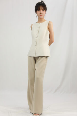 ivory sleeveless button up top