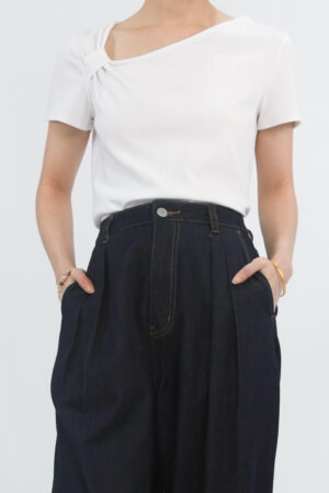 wide leg pants with a floor hanging silhouette