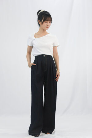 wide leg pants with a floor hanging silhouette