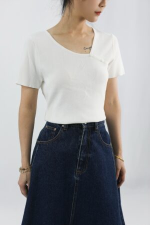 minimally slim fit u neck top