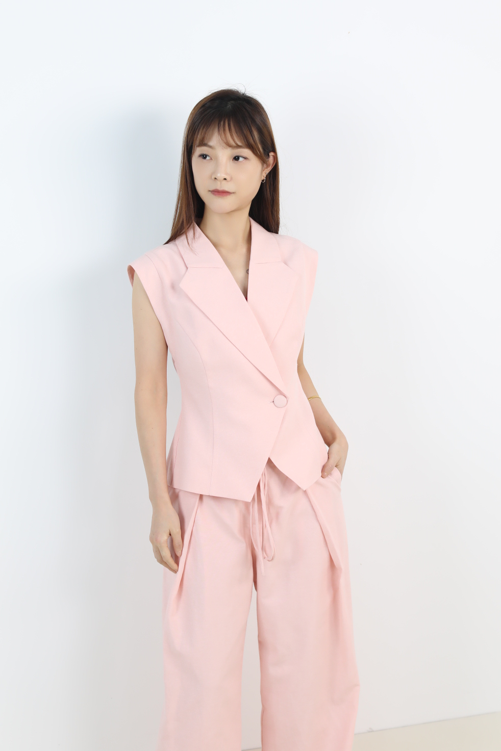 Single button asymmetrical waist cinched sleeveless vest - Image 3