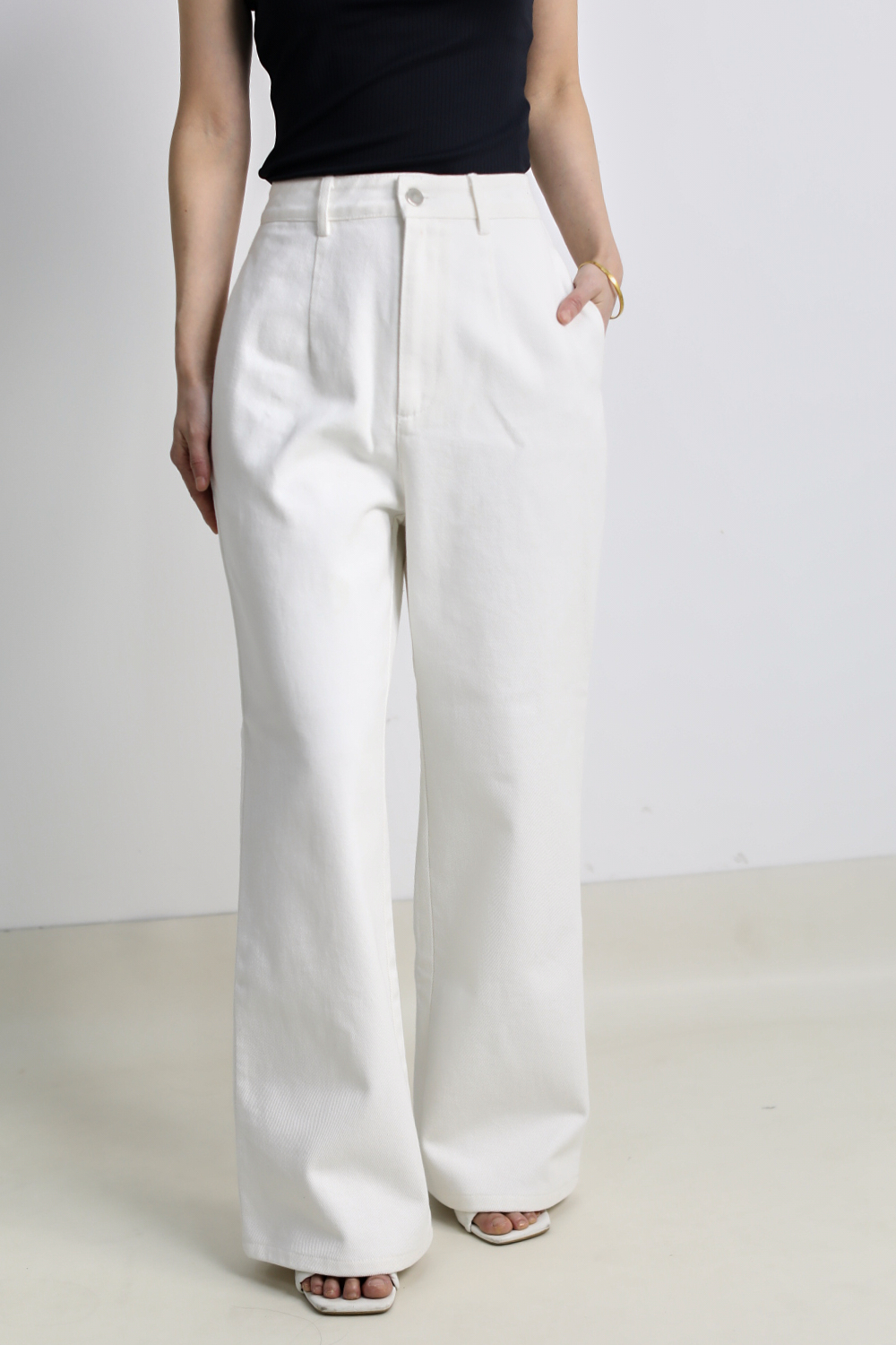 Stylish High-Waisted Wide-Leg Pants - Image 4